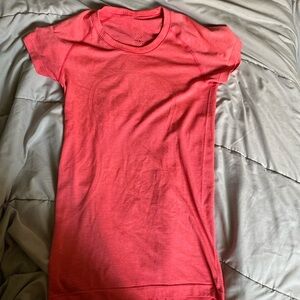 Lululemon pink shirt size 4 worn once!no tag!!